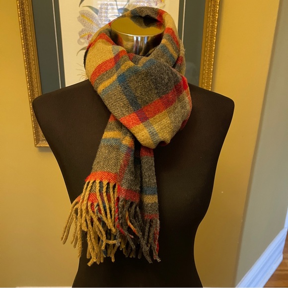 Wool plaid scarf - Picture 4 of 6